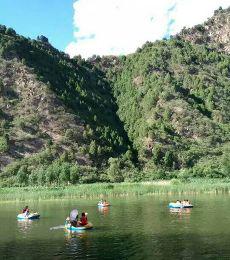 黑龙潭百荣迎宾农家院依山傍水，周围景区众多